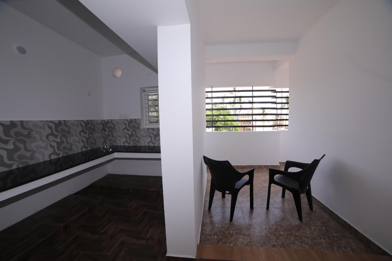 Others 5, The Base Inn, Viluppuram