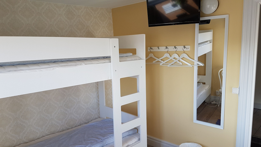 Bedroom 2, Skeppsdockans Camping & Vandrarhem, Söderköping