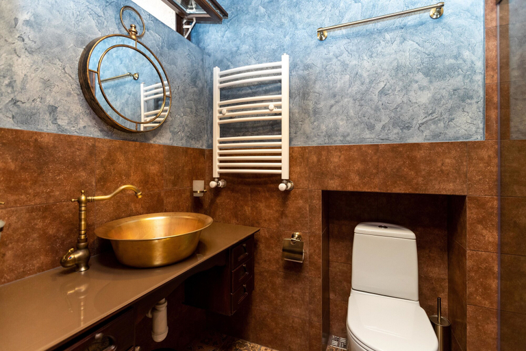 Bathroom 4, 4 keys, Tbilisi
