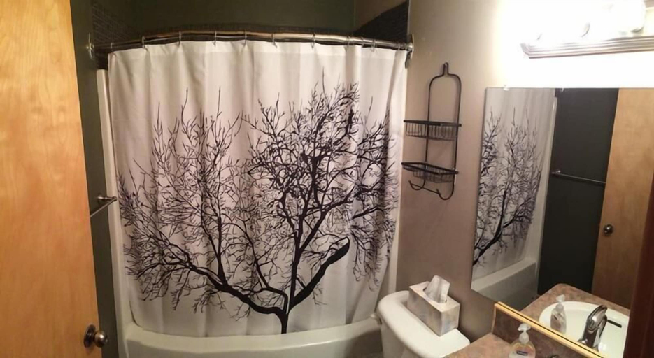 Bathroom 3, Silver Bullet Inn by Apex Accommodations, Okanagan-Similkameen
