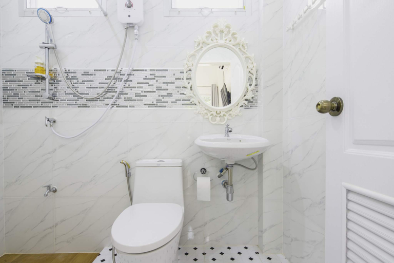 Bathroom 4, Chaisathan Cottage, Saraphi