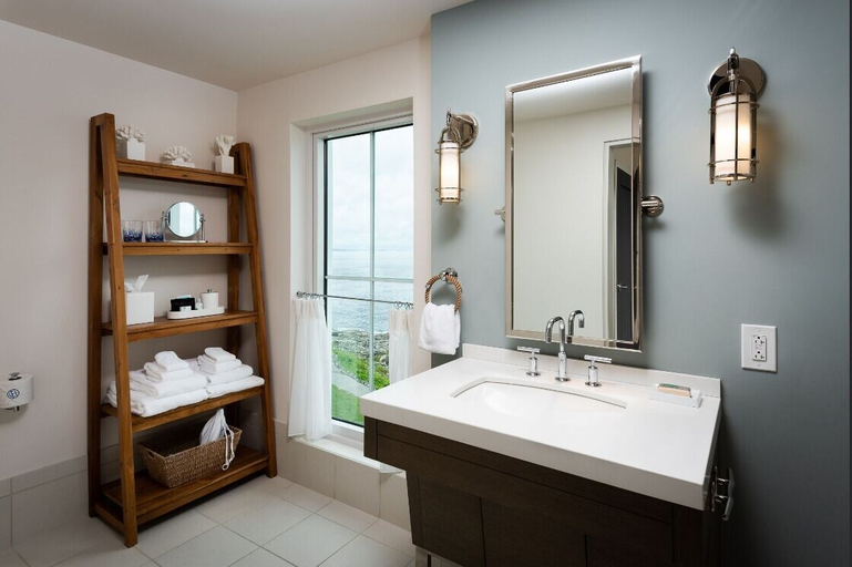Bathroom 5, Cliff House Maine, York