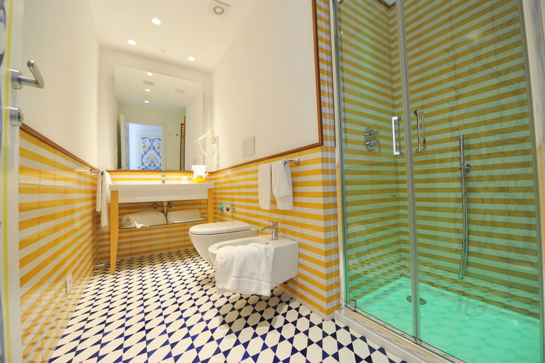 Bathroom 4, Maison Lauren, Napoli