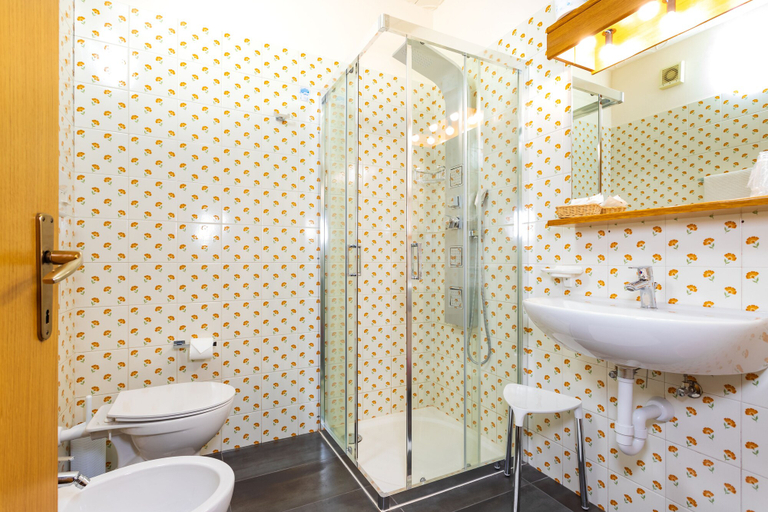 Bathroom 3, Albergo Ristorante Aurora, Trento