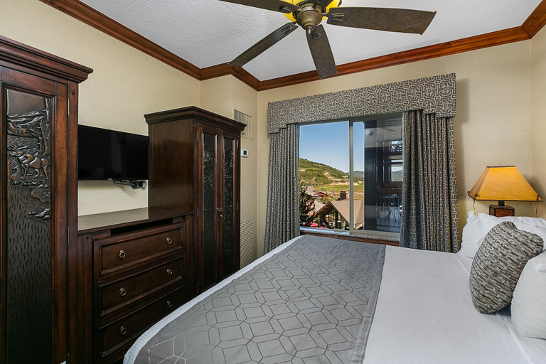 Bedroom, White Pines Studio at Westgate, Summit
