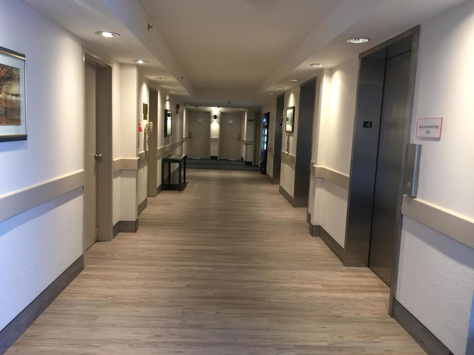 Others 5, Riviera Hotel Calgary Airport, Division No. 6