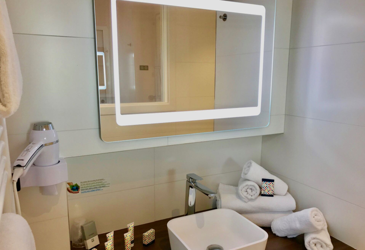 Bathroom 5, Hôtel Outre-Mer, Calvados