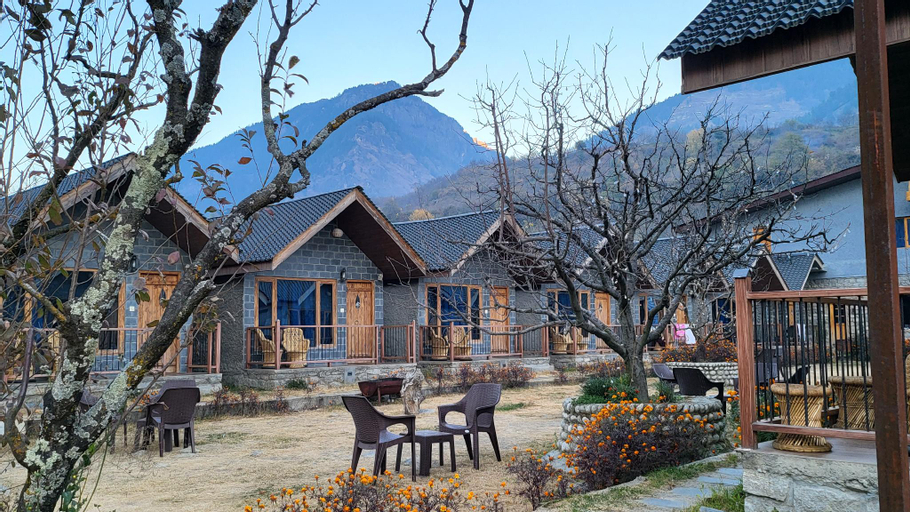Exterior & Views