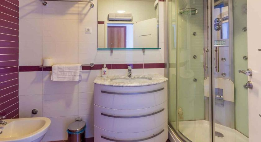 Bathroom 3, Apartments in Dramalj 39262, Crikvenica