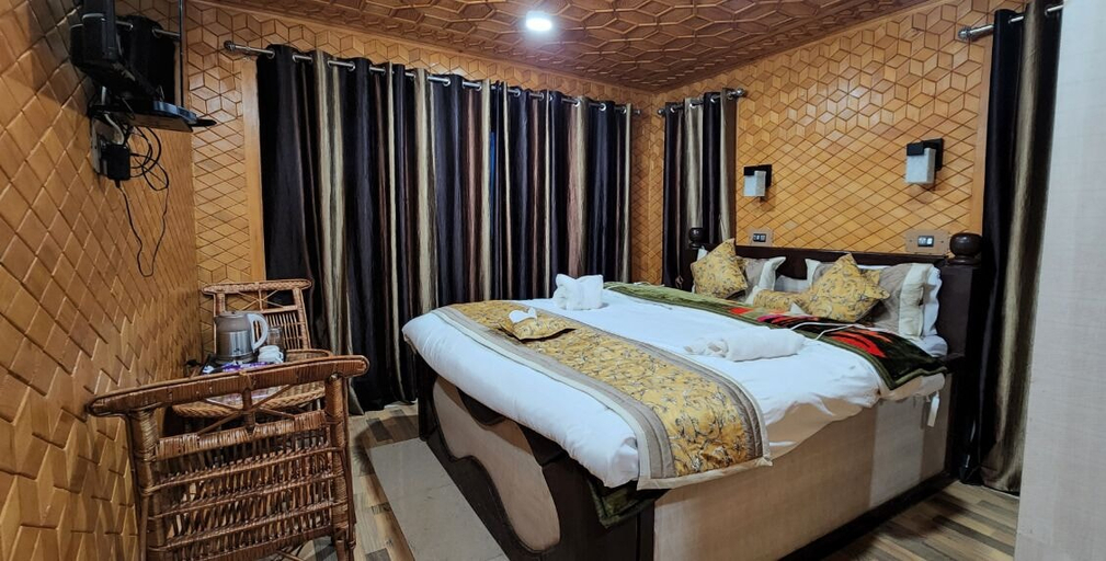 Bedroom 5, Hotel Mughal India, Ganderbal