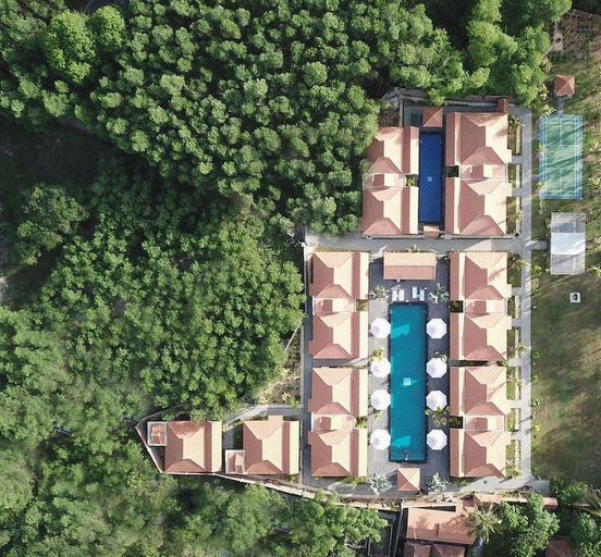 Exterior & Views