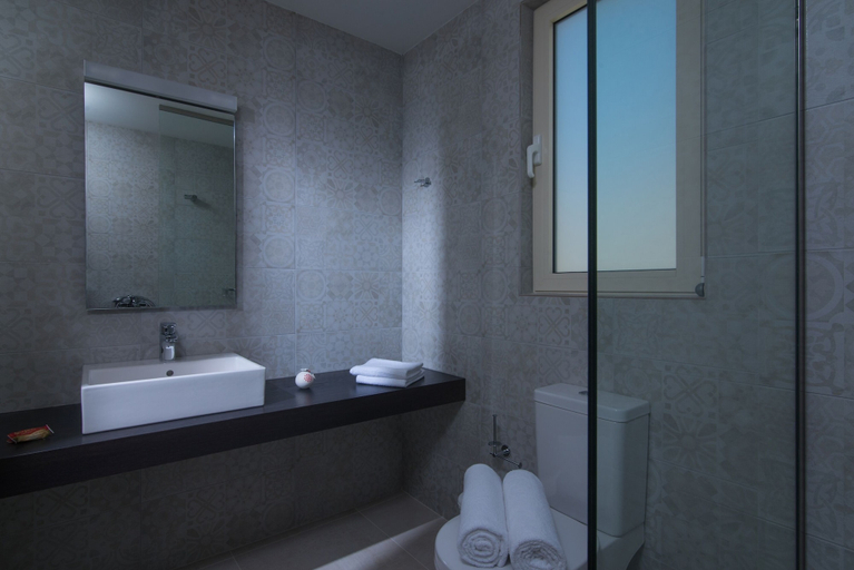 Bathroom 5, Ourania Apartments, Crete