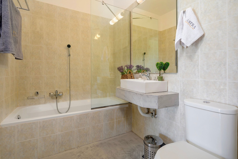Bathroom 4, Keri Sea, Ionian Islands