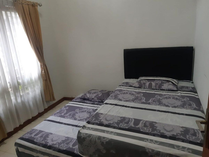 Bedroom 2, Omah Pakel. Kapasitas Besar, Libur menyenangkan., Yogyakarta