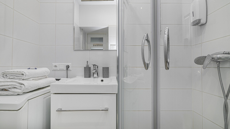 Bathroom 3, Maya's Flats & Resorts - Długa, Gdańsk City