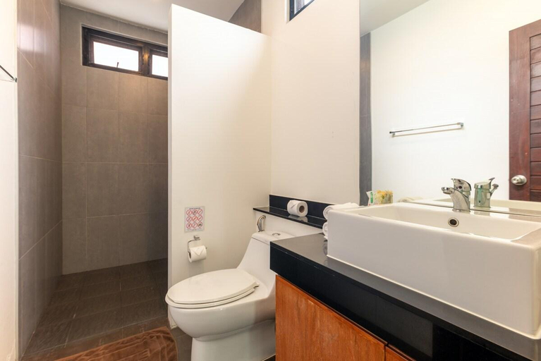Bathroom 2, Thai-Themed 3BR Boutique Villa by Intira, Pulau Phuket