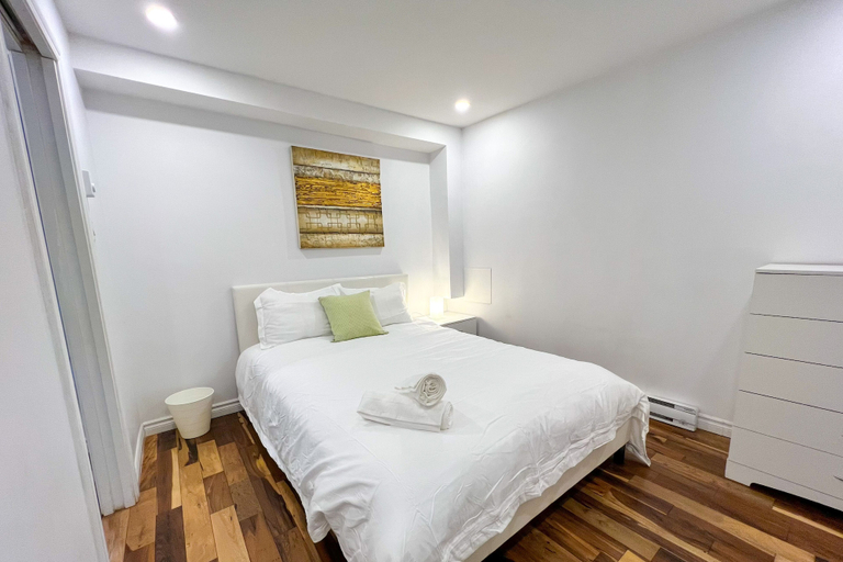 Bedroom 3, Chic Townhome with Garage Dt MTL, Montréal