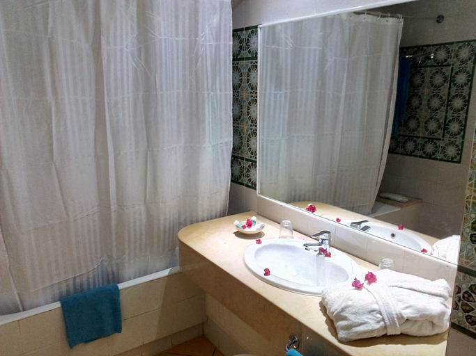 Bathroom 5, Shell Beach Hotel & Spa, Hammamet
