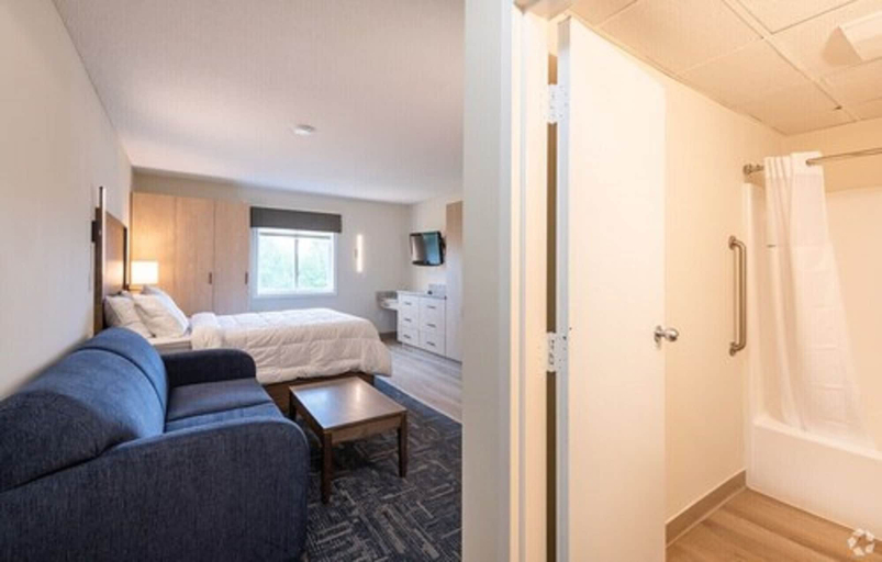 Bedroom 3, Residences at Solomon Pond, Middlesex