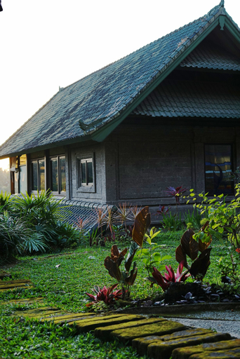 Exterior & Views 3
