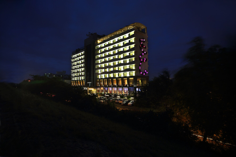 Exterior & Views 2, Fortune Select SG Highway, Ahmedabad - Member ITC Hotels' Group, Ahmadabad