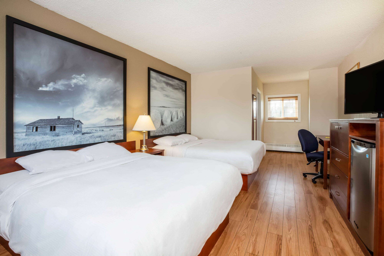 Bedroom 3, Super 8 by Wyndham Smoky Lake, Division No. 12