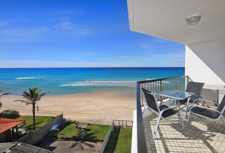 Exterior & Views 16
