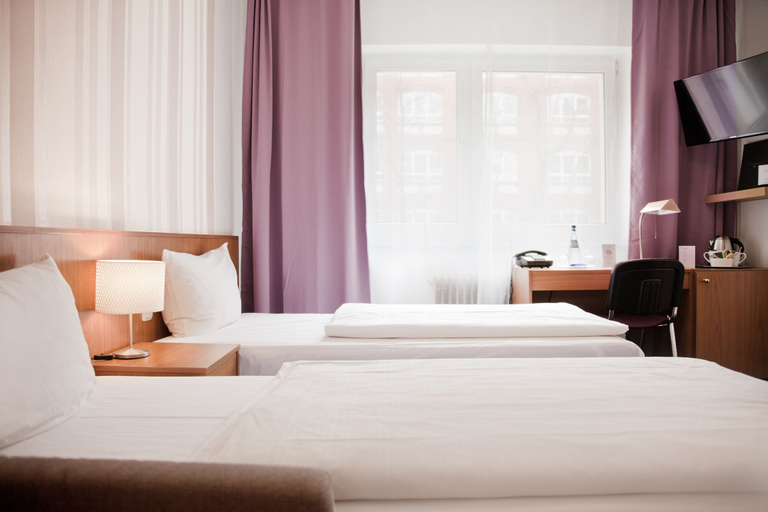 Bedroom 4, Hotel Les Nations, Berlin