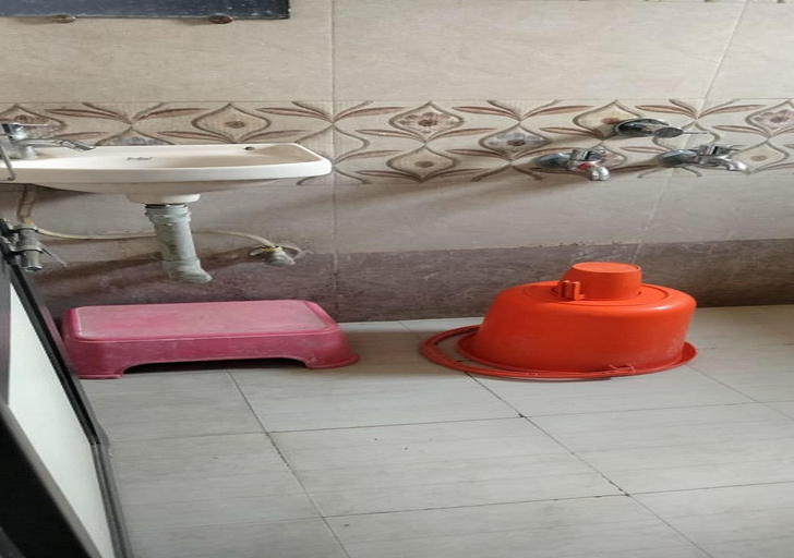 Bathroom 1, Hotel vyankatesh, Washim