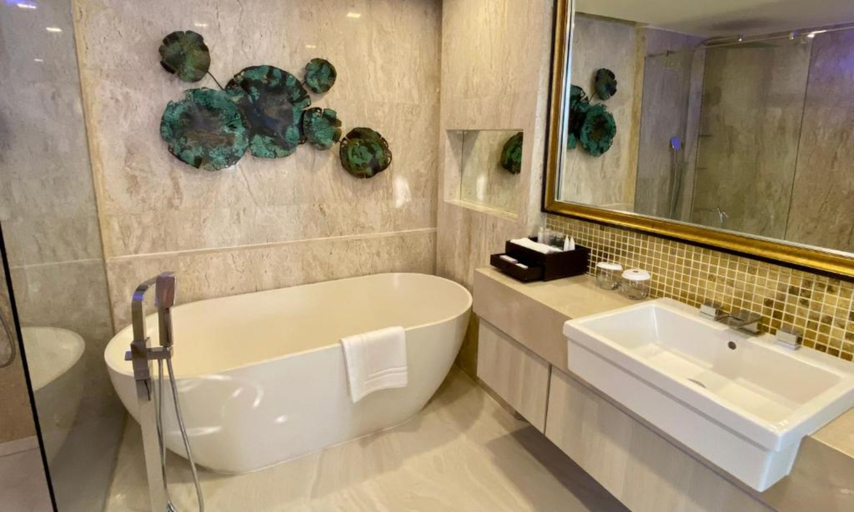 Bathroom 5, The Sanctuary Resort Pattaya, BW Signature Collection, Pattaya