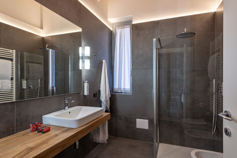Bathroom 4