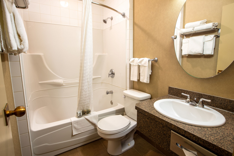 Bathroom 4, Lobstick Lodge, Division No. 15