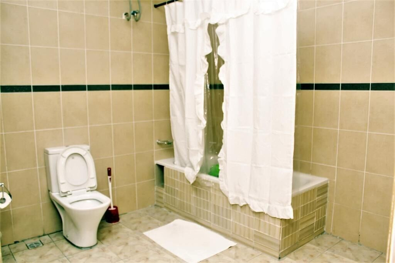 Bathroom, C'ron Hotels and Suites, Obio/Akp