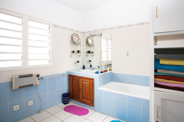 Bathroom, Chambres De L'île Rouge, Analamanga