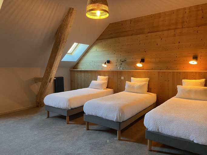 Bedroom 2, Hotel Oberland, Isère