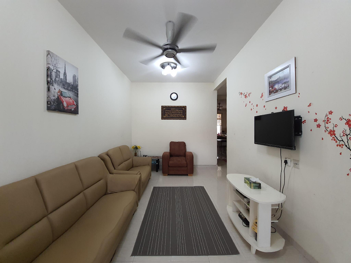 Others 5, Five -Bedroom Private Pool House with Full AC, Malacca City