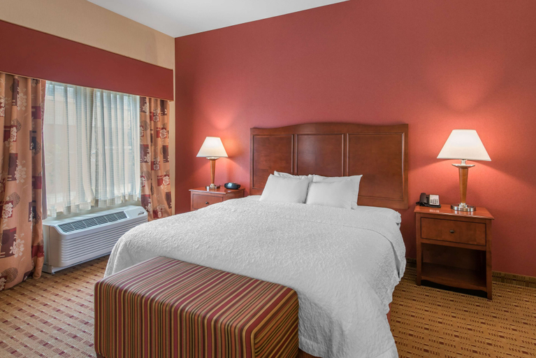 Bedroom 3, Hampton Inn & Suites Arcata, Humboldt