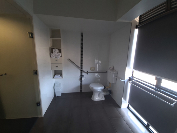 Bathroom 4, Ayr Travellers Motel, Burdekin