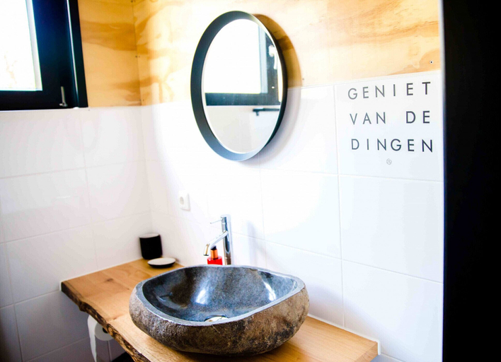 Room 2, Waterlodge Skries in Nes, Boarnsterhim