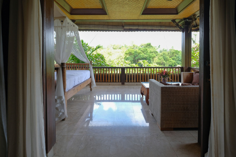 Exterior & Views 4