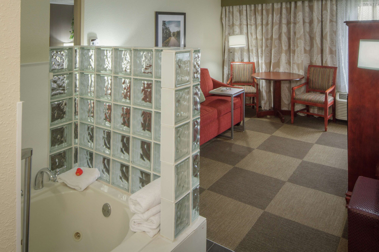 Others 5, Hampton Inn South Haven, Van Buren