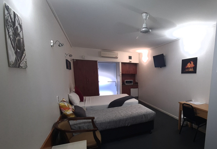 Bedroom 2, Ayr Travellers Motel, Burdekin