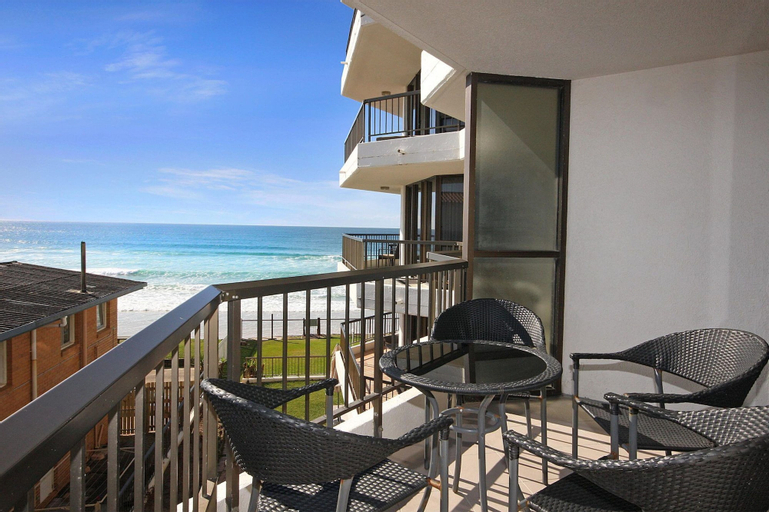 Exterior & Views 1