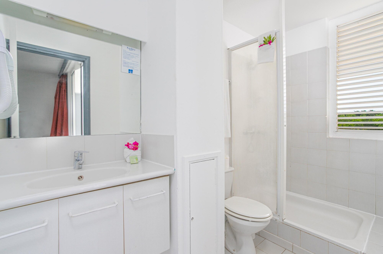 Bathroom 4, Karibea Sainte Luce hotel, Basse-Pointe