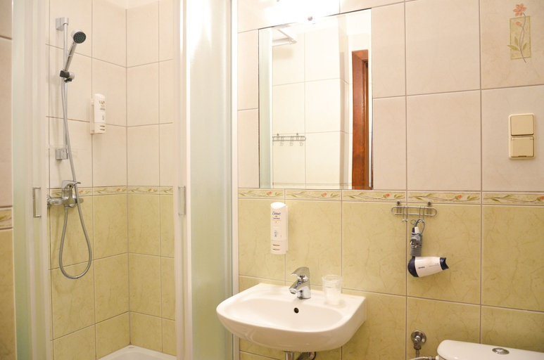 Bathroom 3, WenderEDU Business Center, Środa Śląska