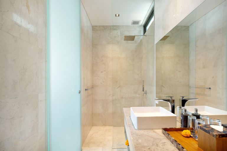 Bathroom 11