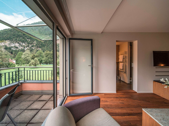 Exterior & Views 6