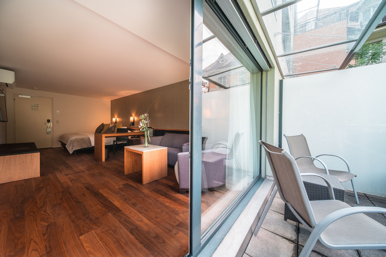Exterior & Views 5