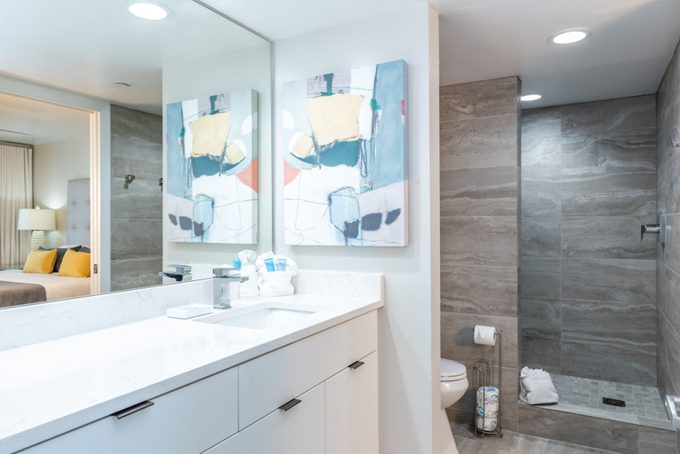 Bathroom 5, DiamondHead Beach Resort & Spa, Lee