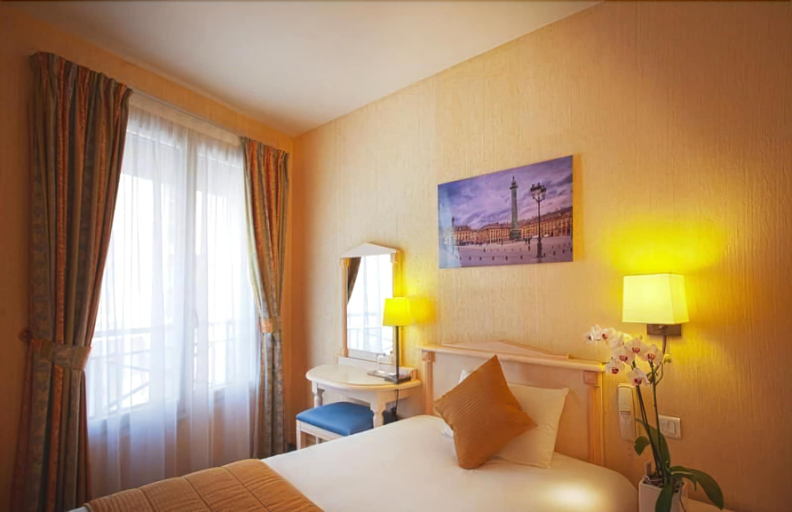 Bedroom 3, Hôtel Louvre Sainte Anne, Paris